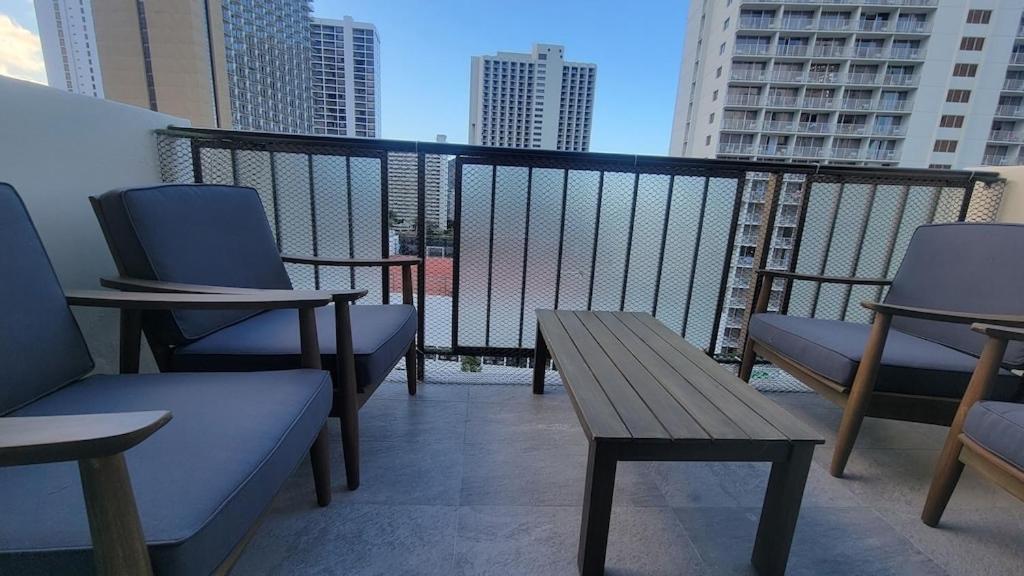 Waikiki Condo 2 Bedrooms 2 Bathrooms With 1 Free Parking Space Гонолулу Экстерьер фото